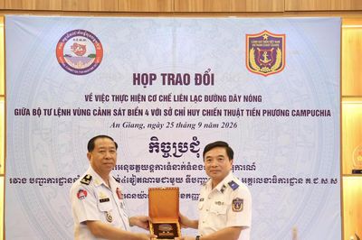 BTL Vùng Cảnh sát biển 4 tiếp và làm việc với Sở Chỉ huy Chiến thuật tiền phương Campuchia