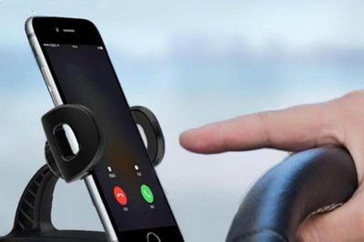 Phụ kiện phổ biến trên ô tô âm thầm làm hại camera, giảm tuổi thọ pin iPhone