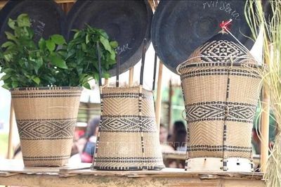 Trao truyền lửa nghề đan lát nan tre truyền thống