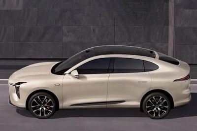 Xe gầm cao công suất 680 mã lực, phạm vi hoạt động 750km, giá chưa tới 800 triệu đồng