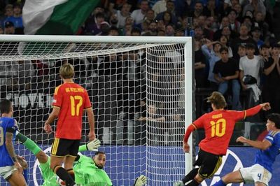 Mancini trở lại, tuyển Ý nhận thất bại và tiếng la ó từ người hâm mộ