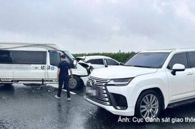 Tạm giữ hình sự tài xế xe Lexus lạng lách gây tai nạn trên cao tốc