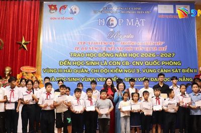 Trao 235 suất học bổng tiếp sức học sinh, sinh viên vùng cao, hải đảo đến trường