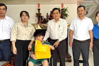 An Lương trao quà Trung thu và ra mắt mô hình khu dân cư gắn với chuyển đổi số