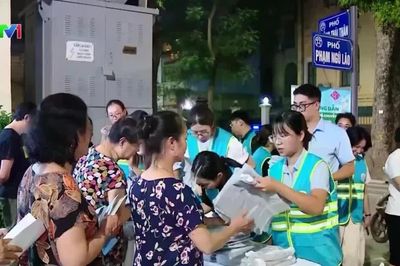 Vứt càng nhiều rác, có thể phải trả càng nhiều tiền: Hà Nội thử nghiệm “túi tiêu chuẩn”