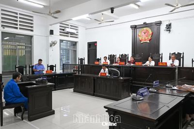 Về hưu còn lừa đảo, cựu nhân viên hàng không vào tù