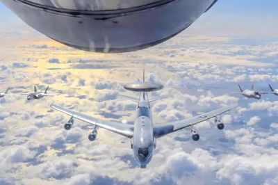 Chiến thuật phối hợp F-35A cùng E-3 Sentry và bước tiến cấu hình mới của tiêm kích Su-57