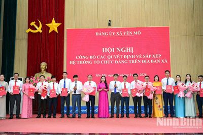 Công bố các quyết định về sắp xếp hệ thống tổ chức Đảng trên địa bàn xã Yên Mô