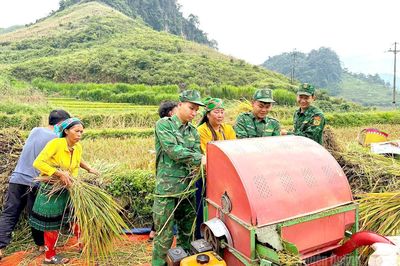 Thế trận lòng dân