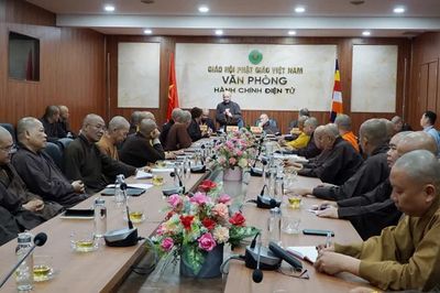 Trung ương GHPGVN họp với đại diện 28 Trường Trung cấp Phật học về công tác sáp nhập