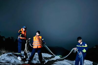 Cảnh sát Sơn La xuyên đêm tìm kiếm người mất tích trên sông Mã