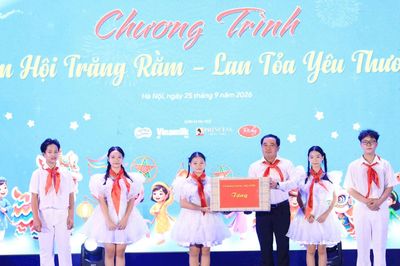 Bí thư Thành ủy vui Tết Trung thu cùng 1.000 thiếu nhi Thủ đô