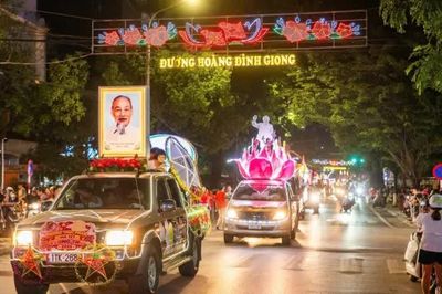 Rực rỡ đêm hội 'Vũ khúc đêm trăng miền non nước'
