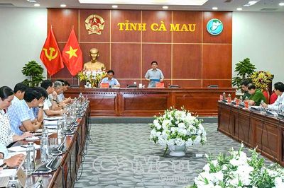Cà Mau khẩn trương tháo úng, chủ động ứng phó triều cường