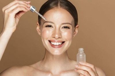 Da khô bong tróc mãi không hết? Đây là những tiêu chí cần biết khi chọn serum phục hồi