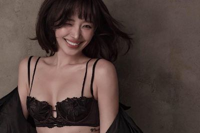 Nữ ca sĩ đình đám tuổi 37 ngày càng cuốn hút, diện đồ táo bạo khoe đường cong, vóc dáng săn chắc