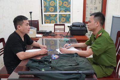 Bắt kẻ giả cảnh sát cơ động chặn xe vòi tiền, khiến người đi đường tử vong