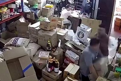Tạm giữ nghi phạm hành hung nhân viên kho hàng gãy xương mũi, gò má