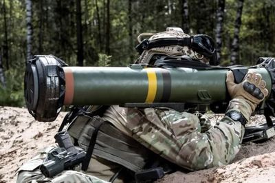 Vì sao tên lửa chống tăng SPIKE SR chỉ nặng khoảng 10 kg nhưng vẫn diệt được xe tăng?