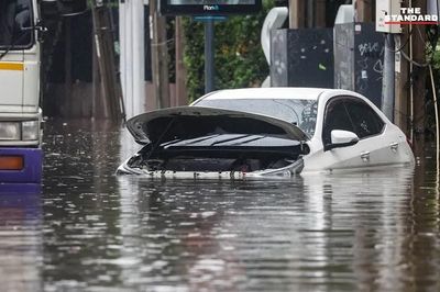 Thủ đô Bangkok ngập lụt: Trường học đóng cửa, viên chức làm việc tại nhà