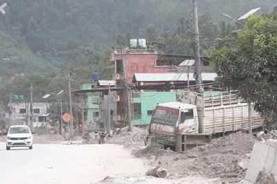 Một tháng sau trận lũ quét tàn khốc khiến hơn 1.400 người chết ở biên giới Nepal - Trung Quốc
