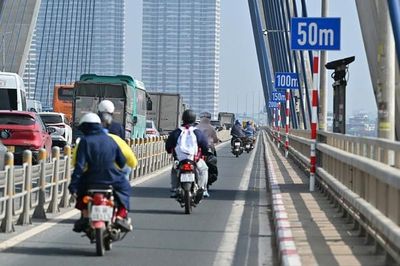 Cầu Nhật Tân áp quy định giữ khoảng cách, 3 làn ôtô giới hạn 80 km/h