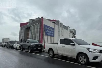 Thái Lan dồn lực chống lụt và hỗ trợ người dân di chuyển trong mưa lũ kéo dài