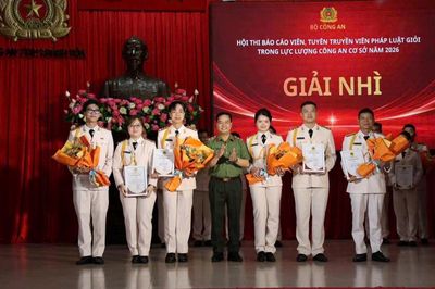 Thiếu tá Lê Văn Trung – Phó trưởng Công an xã Duy Nghĩa xuất sắc đạt giải Nhì tại Hội thi Báo cáo viên Pháp luật giỏi cấp Bộ năm 2026