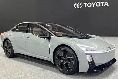 Corolla - xe bán chạy nhất của Toyota sắp 'lột xác', thêm động cơ mới
