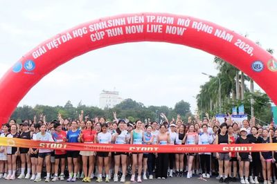 Tân sinh viên TPHCM sôi nổi trải nghiệm ngày hội đầu năm học