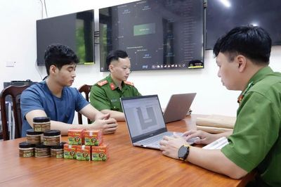 Khởi tố vụ án liên quan 'thuốc nam gia truyền' chữa khối u, hơn 1.400 người đã mua