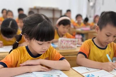 Phụ huynh học sinh lớp 1 than phiền, tối nào cũng 'đánh vật' với con đến khuya