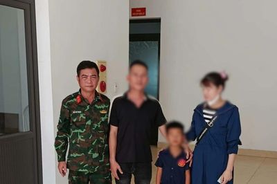 Kịp thời bàn giao cháu bé bị lạc về cho gia đình