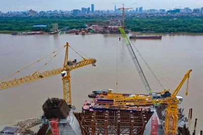 Cận cảnh đại công trường xây dựng siêu cầu gần 20.000 tỷ ở Hà Nội