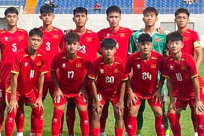 Chơi thiếu người, U16 Việt Nam thua sát nút Trung Quốc