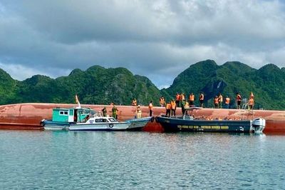 Khởi tố thuyền trưởng vụ lật tàu chở cát khiến 2 người tử vong ở Vân Đồn