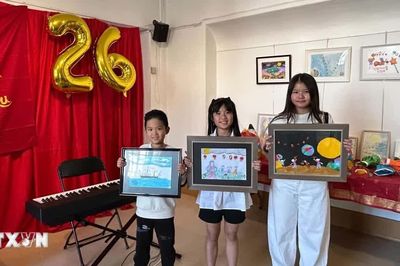 Tết Trung Thu vun đắp tình yêu quê hương cho thiếu nhi Việt Nam tại Pháp