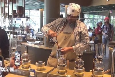 Starbucks thông báo đóng cửa khoảng 250 cửa hàng tại Bắc Mỹ