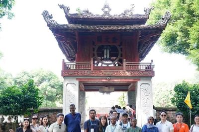 Đại biểu quốc tế khám phá di sản văn hóa Hà Nội