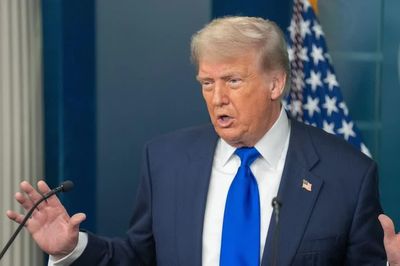 Tổng thống Trump 'dội gáo nước lạnh' vào đề xuất của Iran về mở lại Hormuz