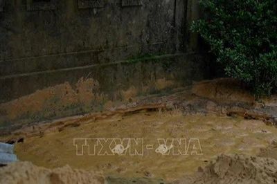Quảng Trị: Lấp cát hố sụt lún để đảm bảo an toàn cho người dân