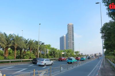 Ngày đầu thí điểm, biển khoảng cách trên cầu Nhật Tân đã được dỡ bỏ