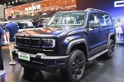 SUV địa hình thiết kế hầm hố, công suất 532 mã lực, giá 715 triệu đồng
