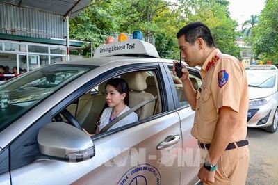 Siết hoạt động tập lái xe trên cao tốc chưa hoàn thiện