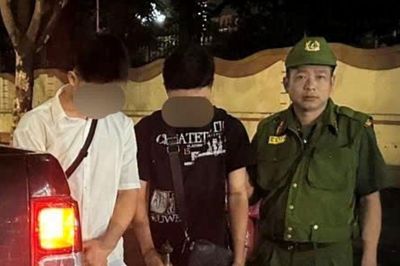 Nhóm thanh thiếu niên lạng lách, đánh võng lúc rạng sáng, còn mạng theo thứ đáng sợ bên người