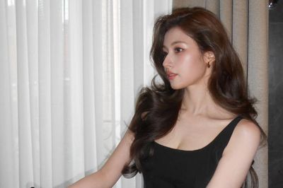 Sana (TWICE) khoe loạt ảnh đầy khí chất