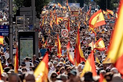 Hàng nghìn người biểu tình tại Madrid