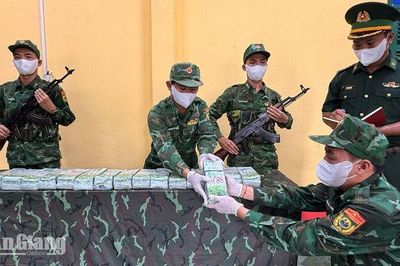 Phát hiện 20kg tinh thể nghi là ma túy trôi dạt vào bờ biển Phú Quốc
