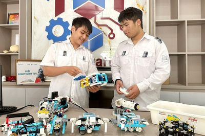 Đôi bạn cùng giành Huy chương Vàng cuộc thi robot thế giới