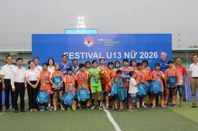 Đội bóng Hồng Ngự (Đồng Tháp) vô địch Festival U13 nữ
